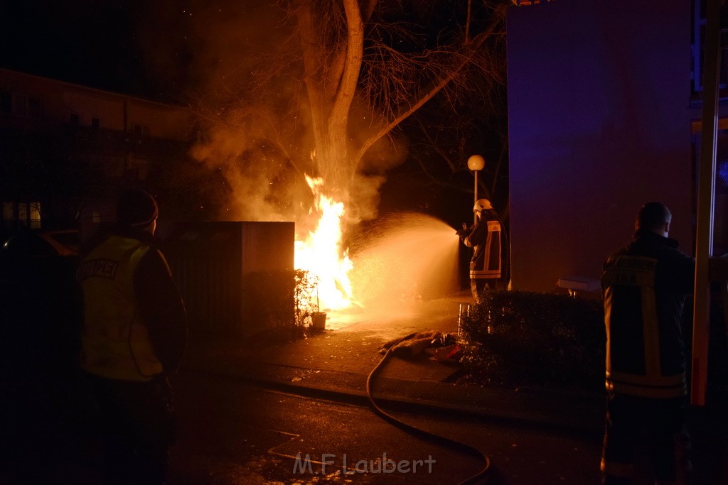 Mehrere Muell Sperrmuellbraende Köln Vingst Ansbacherstr P17.JPG - Miklos Laubert